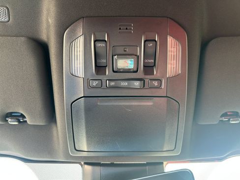 Used 2022 Toyota Highlander XSE FWD image 19