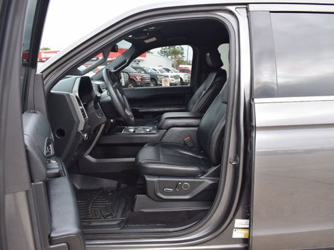 Used 2018 Ford Expedition XLT w/ Equipment Group 202A image 7