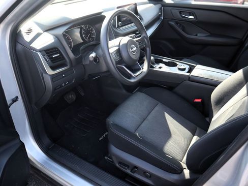 Used 2024 Nissan Rogue SV image 13