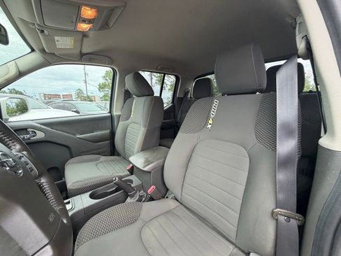 Used 2018 Nissan Frontier PRO-4X AWD/4WD image 11