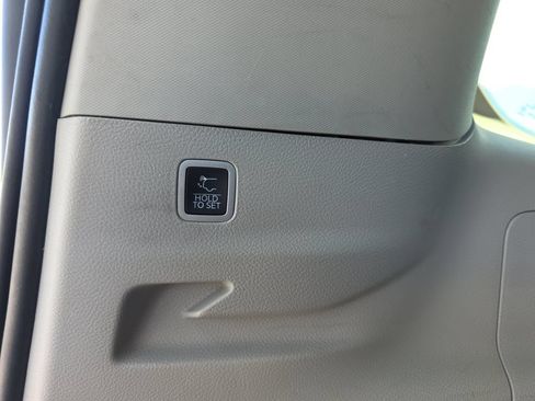 Used 2023 Jeep Wagoneer L Series III RWD image 33