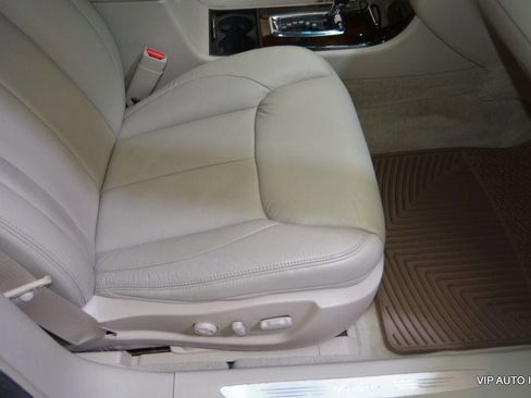 Used 2011 Cadillac DTS Luxury image 18