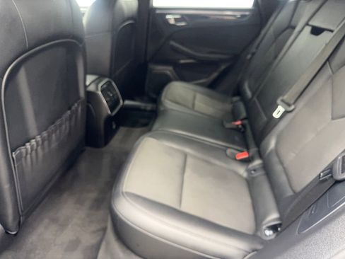 Used 2022 Porsche Macan AWD/4WD image 32