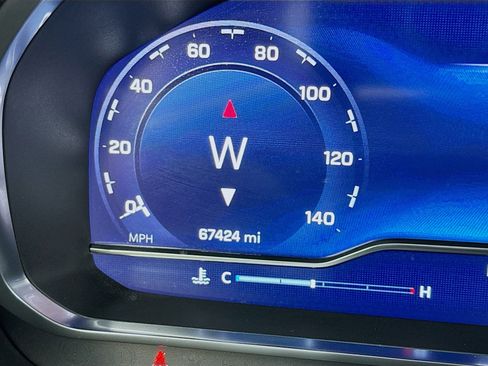 Used 2023 Chevrolet Suburban Premier image 8