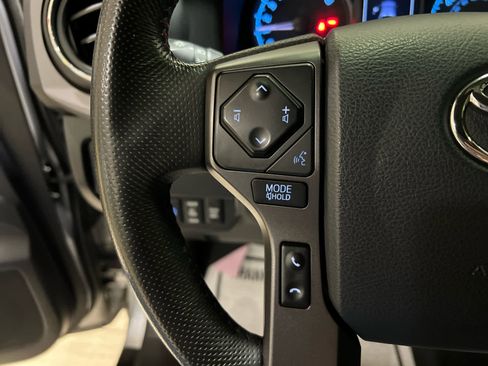 Used 2020 Toyota Tacoma TRD Sport image 18