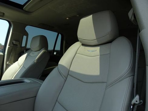Used 2019 Cadillac Escalade Luxury AWD/4WD image 10