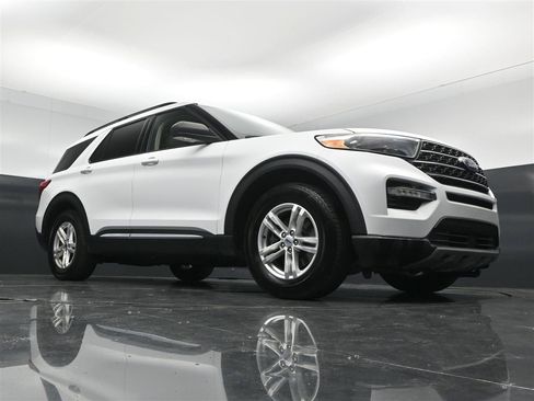 Used 2021 Ford Explorer XLT w/ Equipment Group 202A RWD image 29