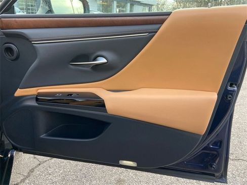 Certified 2023 Lexus ES 350 w/ Premium Package image 27