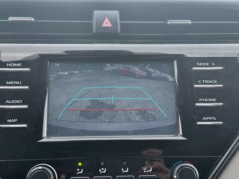 Used 2019 Toyota Camry LE FWD image 13