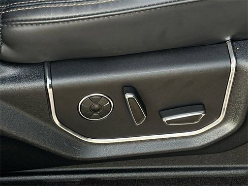 Used 2019 Ford Expedition Platinum image 32