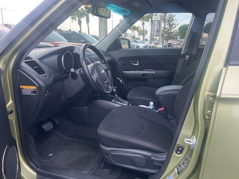Used 2013 Kia Soul + FWD image 2