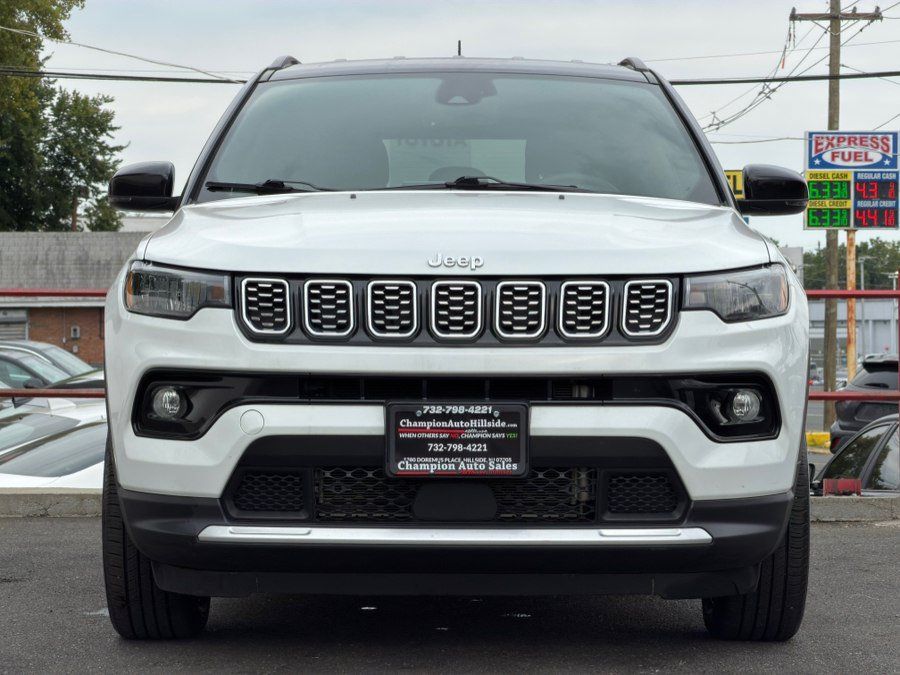 Used 2024 Jeep Compass Limited AWD/4WD image 2