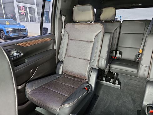 Certified 2021 Chevrolet Suburban High Country AWD/4WD image 13
