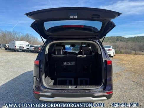 Used 2023 Kia Carnival LX FWD image 8