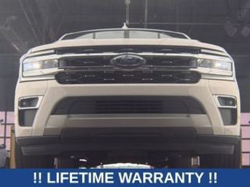 Used 2024 Ford Expedition Limited AWD/4WD image 3