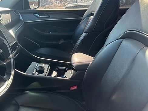 Used 2022 Jeep Grand Cherokee L Limited image 9