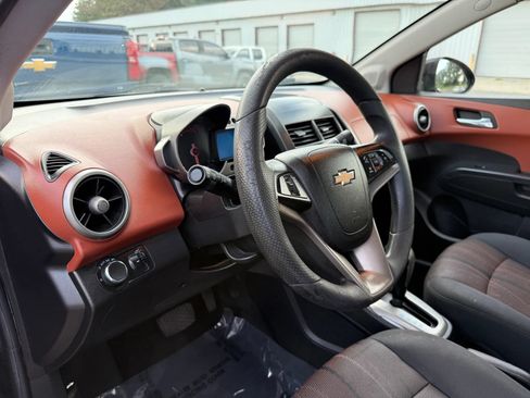 Used 2016 Chevrolet Sonic LT FWD image 17