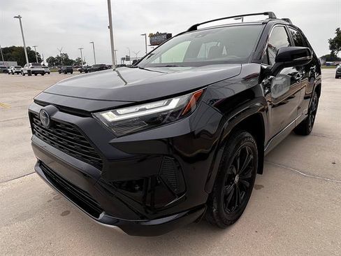 Used 2024 Toyota RAV4 SE AWD/4WD image 7