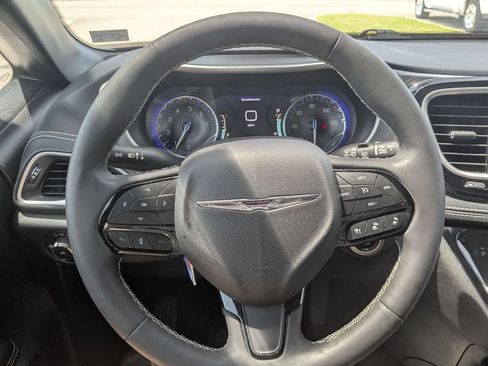 Used 2023 Chrysler Pacifica Touring-L w/ S Appearance Package AWD/4WD image 20