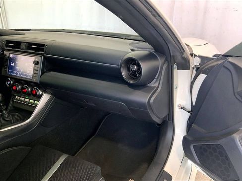 Used 2025 Toyota GR86 Premium RWD image 16
