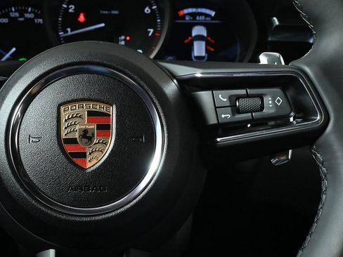 Certified 2025 Porsche Macan image 10