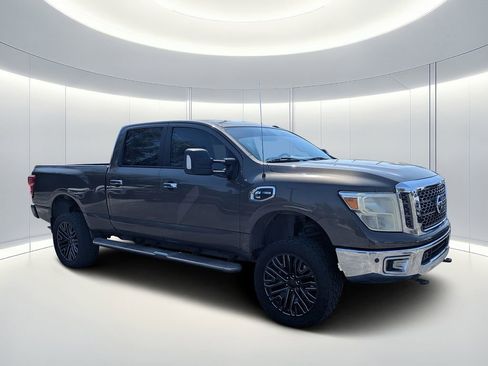 Used 2016 Nissan Titan SV image 1