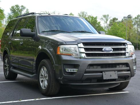 Used 2017 Ford Expedition XLT w/ Equipment Group 202A image 3