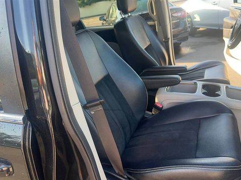 Used 2019 Dodge Grand Caravan SXT image 28