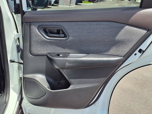 Used 2023 Nissan Rogue S FWD image 14