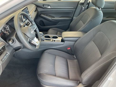 Used 2024 Nissan Altima 2.5 SV image 10