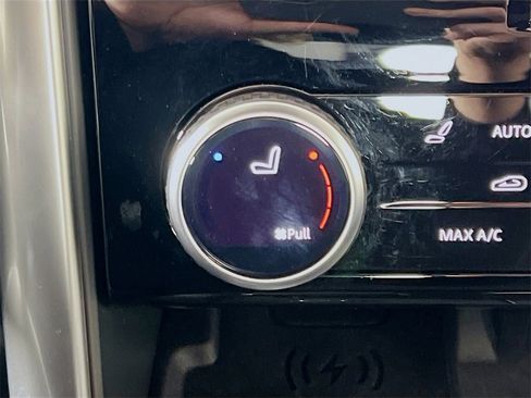 Certified 2024 Land Rover Discovery Dynamic SE image 21