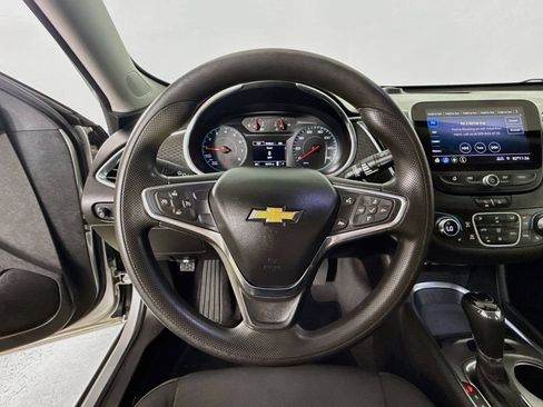 Used 2020 Chevrolet Malibu LT FWD image 13