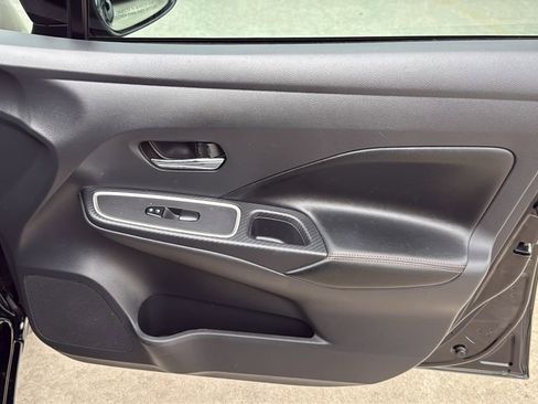 Used 2022 Nissan Versa SR w/ Convenience Package FWD image 32