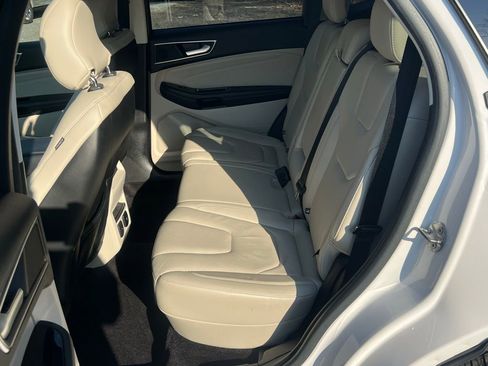 Used 2017 Ford Edge Titanium w/ Technology Package image 12
