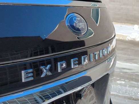 Used 2023 Ford Expedition Limited image 12