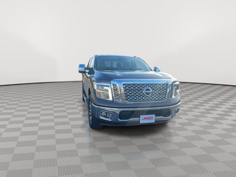 Used 2018 Nissan Titan SL w/ Chrome Package image 3