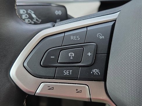 Used 2025 Volkswagen Taos SE image 20