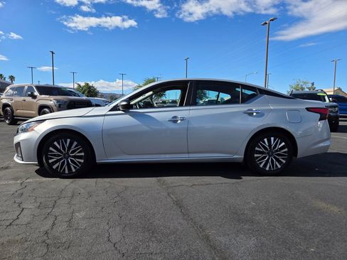 Used 2024 Nissan Altima 2.5 SV FWD image 3