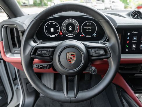 Used 2024 Porsche Cayenne Coupe AWD/4WD image 17