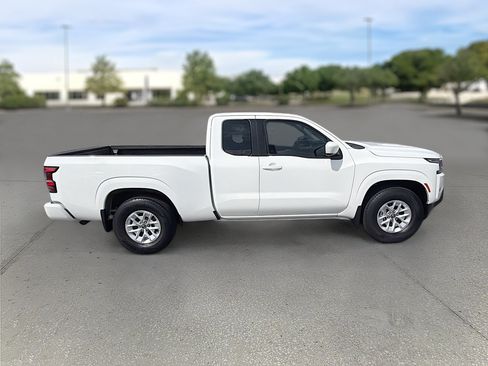 Used 2024 Nissan Frontier SV w/ Technology Package RWD image 8