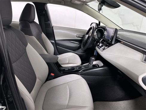 Used 2022 Toyota Corolla LE image 29