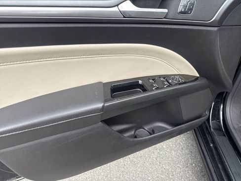 Used 2016 Ford Fusion Titanium FWD image 15