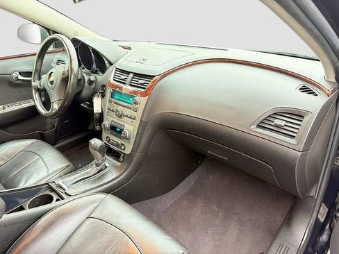 Used 2010 Chevrolet Malibu LTZ image 25