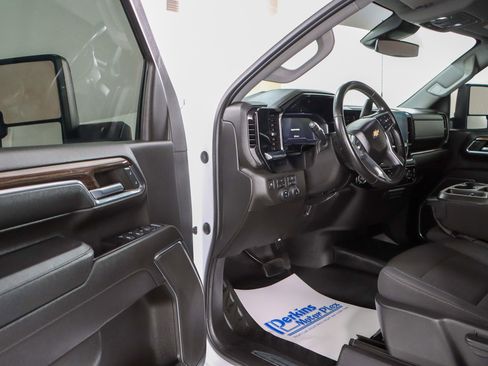 Used 2024 Chevrolet Silverado 3500 LT image 3