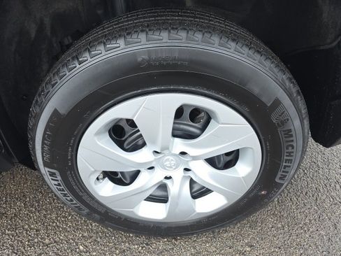 Used 2024 Toyota RAV4 LE image 6