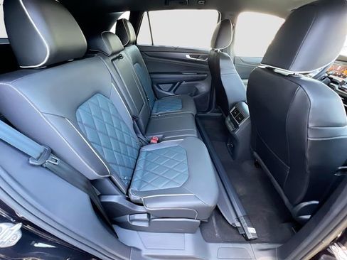 New 2024 Volkswagen Atlas Cross Sport SEL Premium R-Line AWD/4WD image 28
