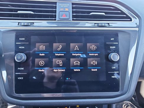 Certified 2024 Volkswagen Tiguan SE FWD image 21