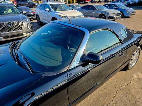 Used 2002 Ford Thunderbird image 23