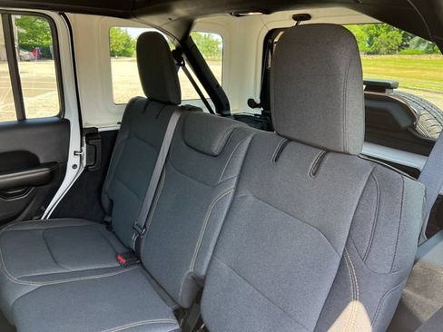 Used 2025 Jeep Wrangler Unlimited Sahara AWD/4WD image 25