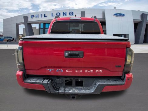 Used 2023 Toyota Tacoma TRD Off-Road w/ Technology Package AWD/4WD image 4